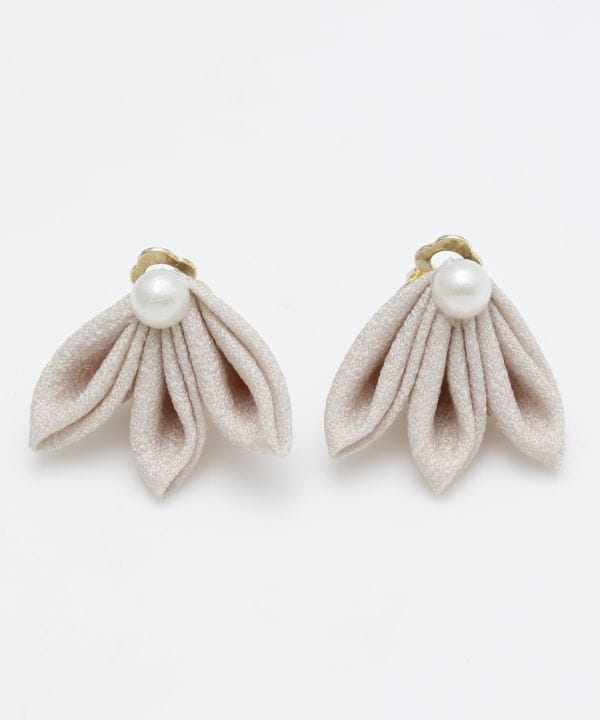 TSUMAMI ZAIKU Flower Petals Clip Earrings - Ametsuchi
