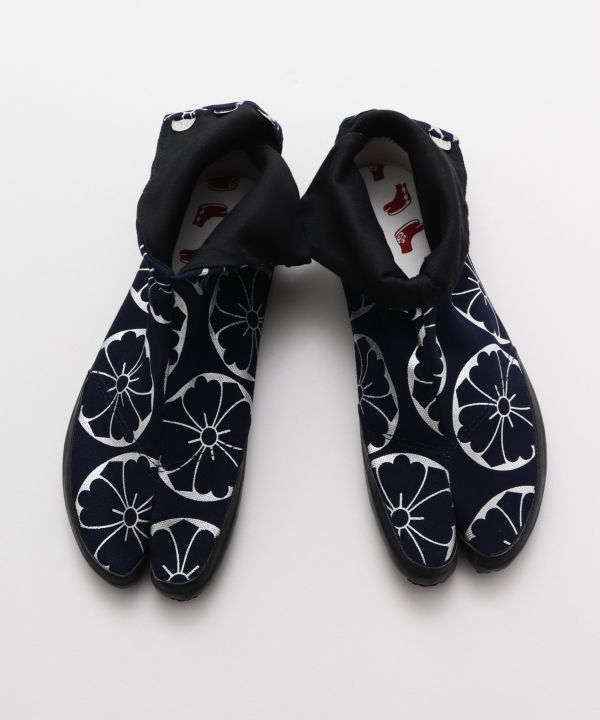 Men odamlarning siyishini kuzatdim Uxlab yotgan ayolni eshak suratida sikdi