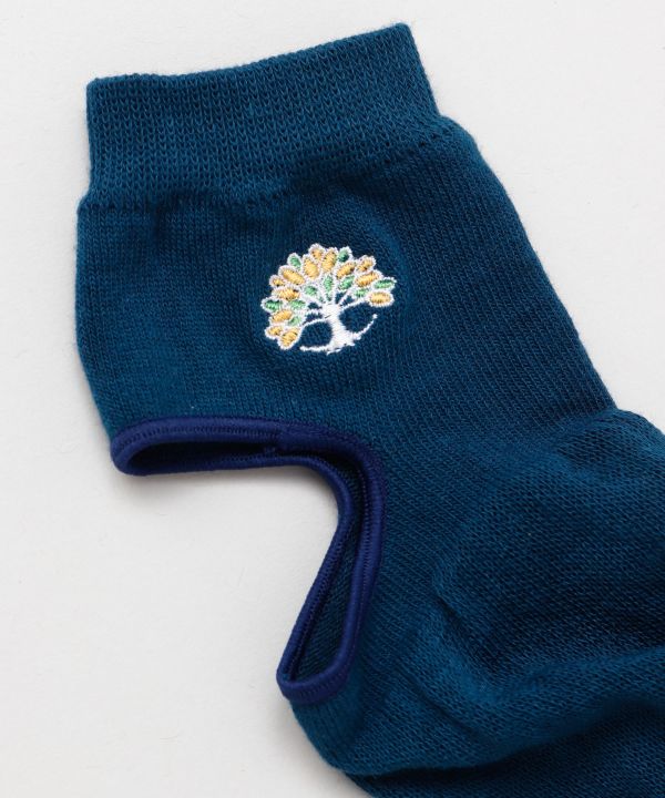 Embroidered Yoga Leg Covers by AMINA - Ametsuchi
