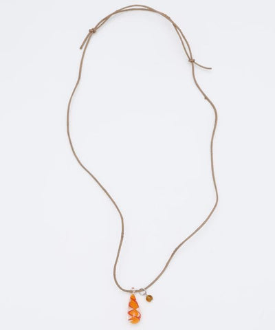 Halskette mit Spiralanhänger aus Glas