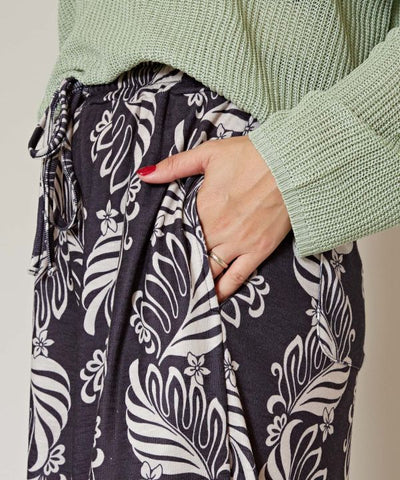 Pantalones anchos con estampado botánico
