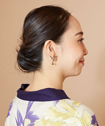 MEKO MANEKI Hand Clip Earrings