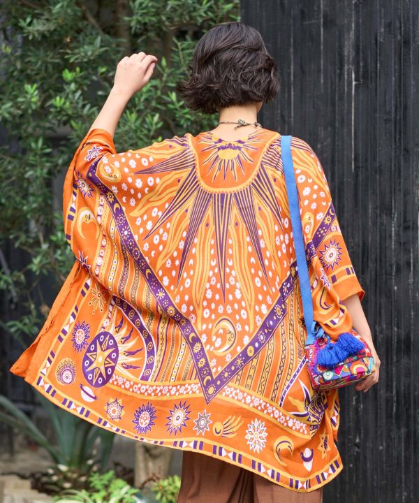 Verpackbarer Kimono mit UV-Schutz