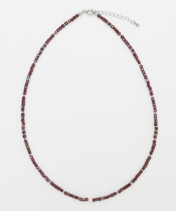 Collier de perles de grenat de forme carrée