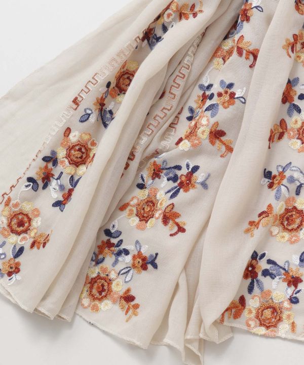 ผ้าคลุมไหล่ปักลายดอกไม้