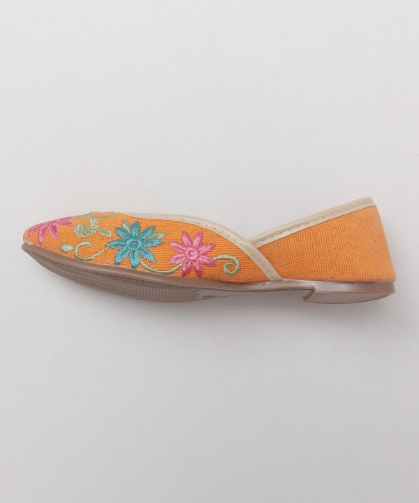 Botanical Embroidery Jutti Flats