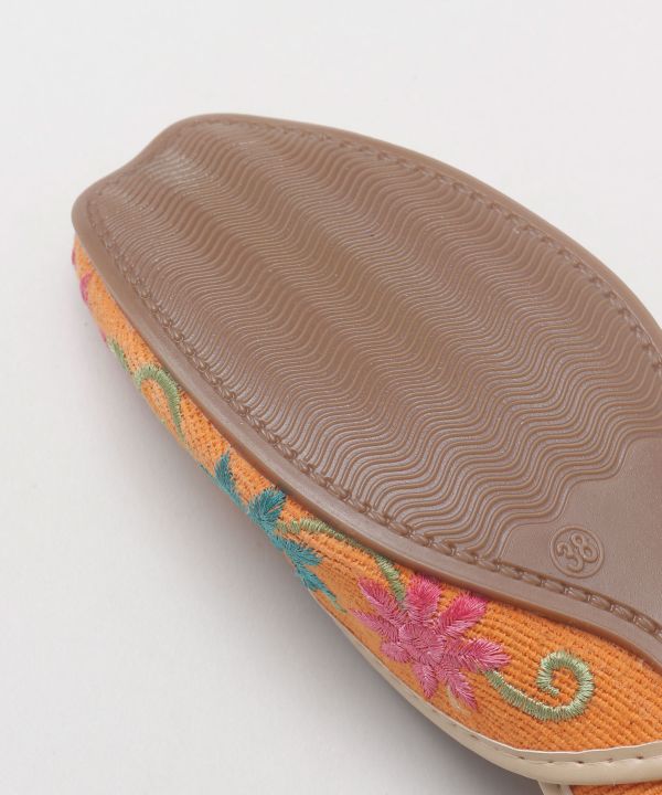Botanical Embroidery Jutti Flats
