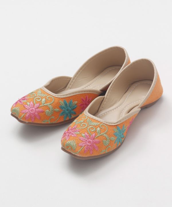 Botanical Embroidery Jutti Flats