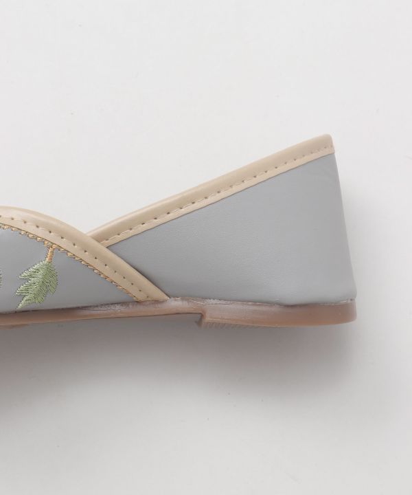 Peacock Embroidery Jutti Flats