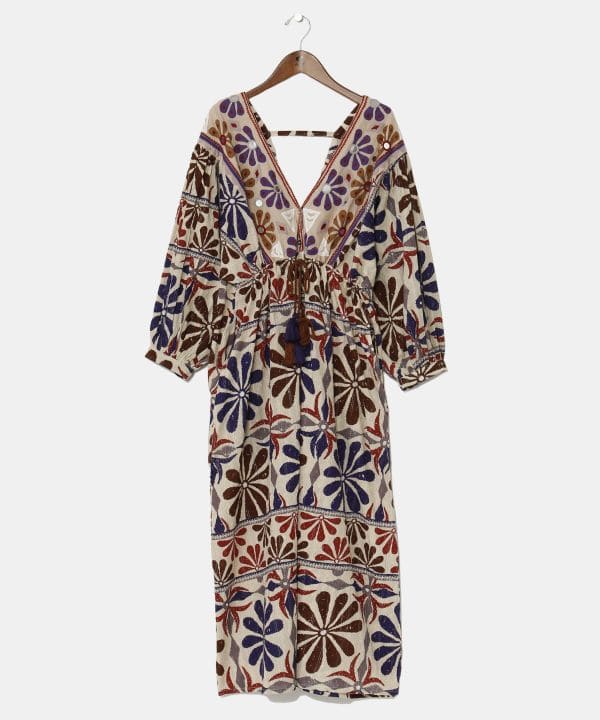 Kleid mit ethnischer Spiegelstickerei