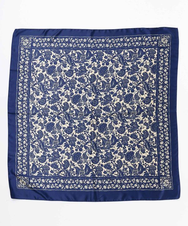 Retro-Inspired Scarf