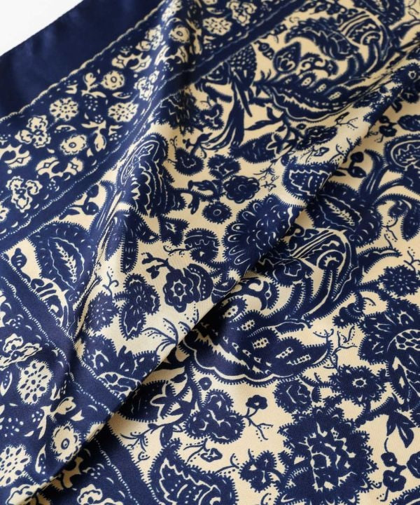 Retro-Inspired Scarf