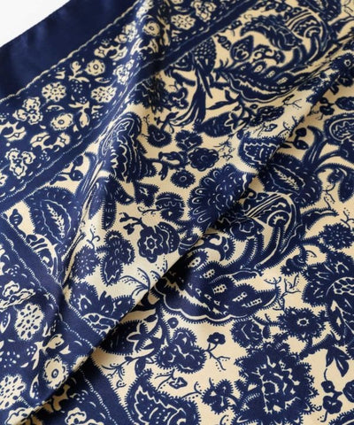 Retro-Inspired Scarf