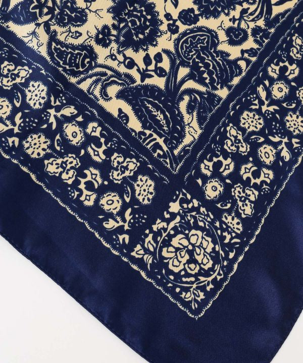 Retro-Inspired Scarf