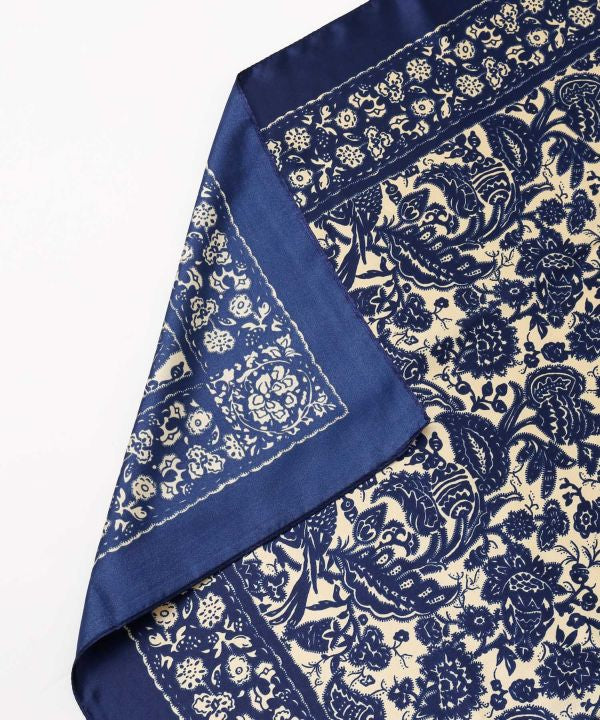 Retro-Inspired Scarf