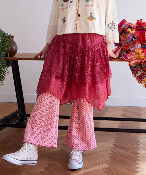 Lagen-Midirock aus Spitze