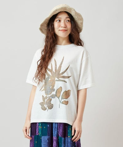 Botanical Print T-Shirt by AMINA - Ametsuchi