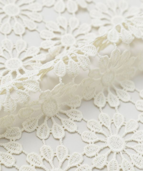 Geometric Lace Triangle Stole by AMINA - Ametsuchi