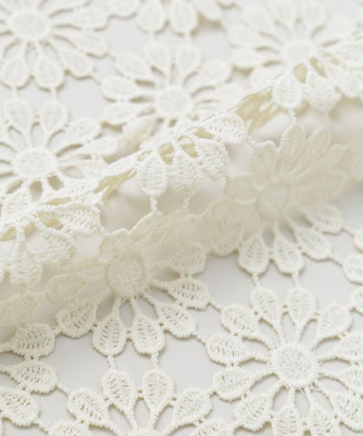 Geometric Lace Triangle Stole by AMINA - Ametsuchi