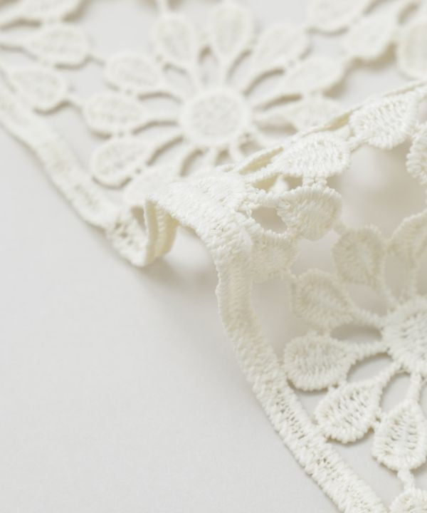 Geometric Lace Triangle Stole by AMINA - Ametsuchi