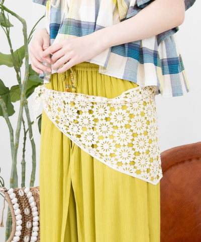Geometric Lace Triangle Stole by AMINA - Ametsuchi
