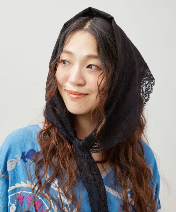 Bold Floral Lace Stole by AMINA - Ametsuchi