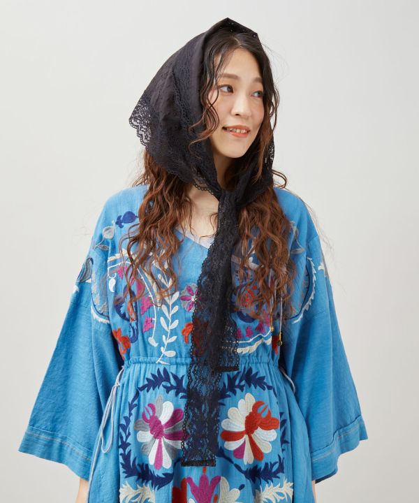 Bold Floral Lace Stole by AMINA - Ametsuchi
