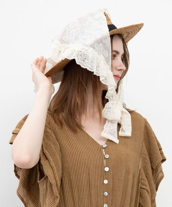 Ruffle Lace Triangle Stole by AMINA - Ametsuchi