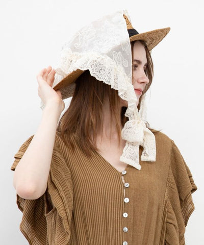 Ruffle Lace Triangle Stole by AMINA - Ametsuchi