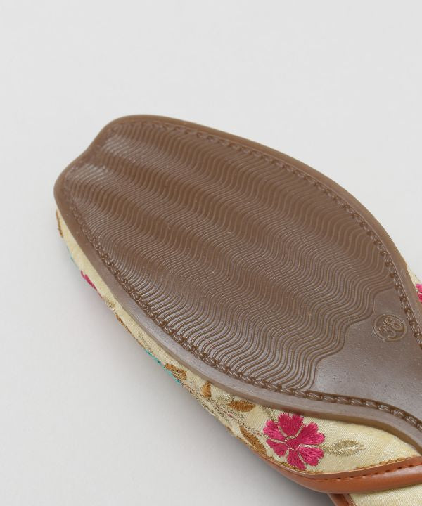 Floral Embroidery Jutti Flats