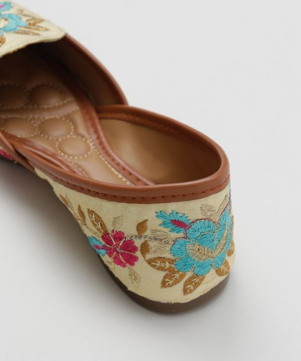Floral Embroidery Jutti Flats