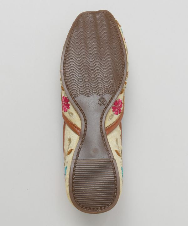 Floral Embroidery Jutti Flats