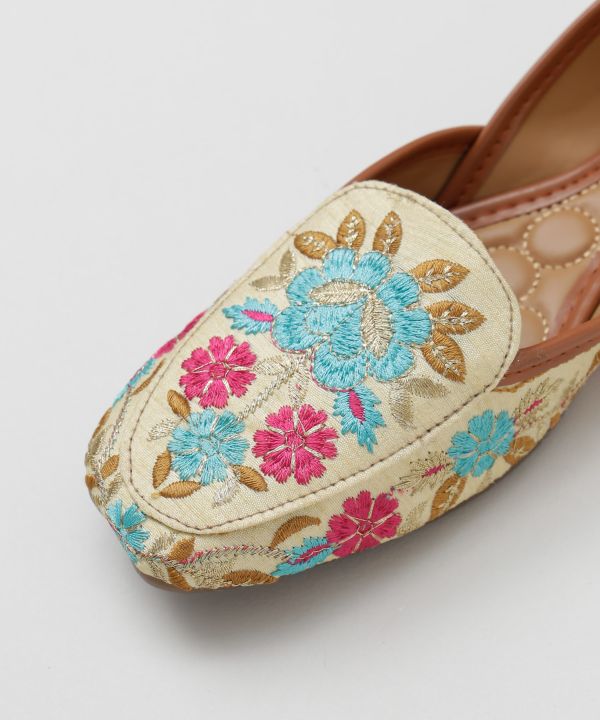 Floral Embroidery Jutti Flats