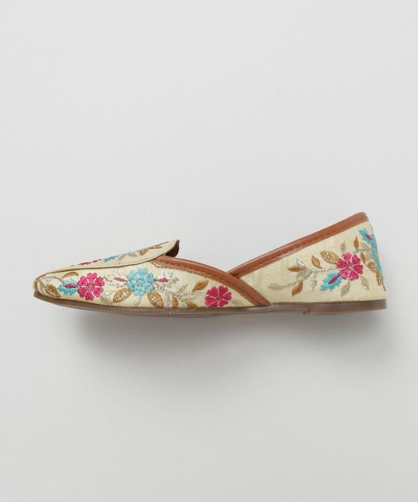 Floral Embroidery Jutti Flats
