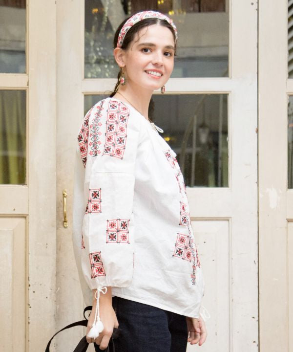 Geometric Embroidery Bloue
