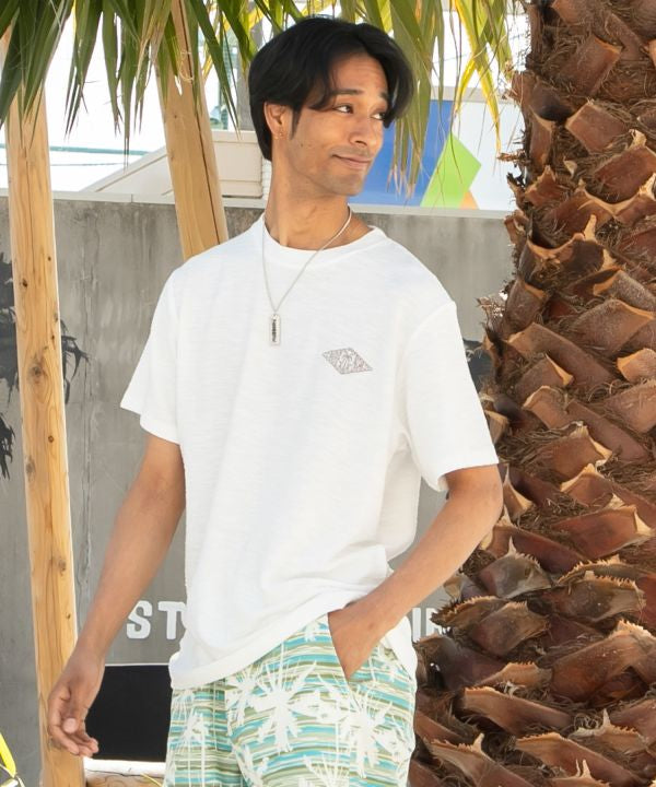 SURF＆Palms Hawaiian Embroidery Men T-Shirt by Kahiko - Ametsuchi