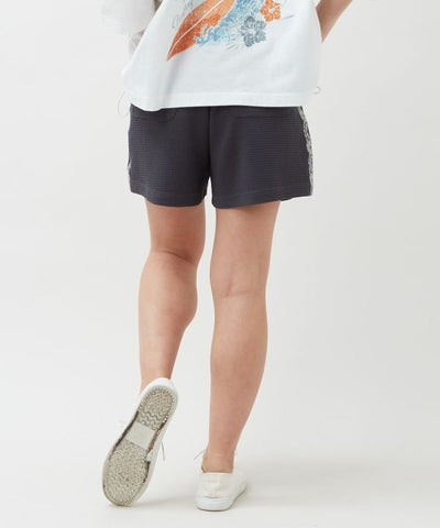 SURF＆Palms Vintage Embroidery Waffle Shorts by Kahiko - Ametsuchi