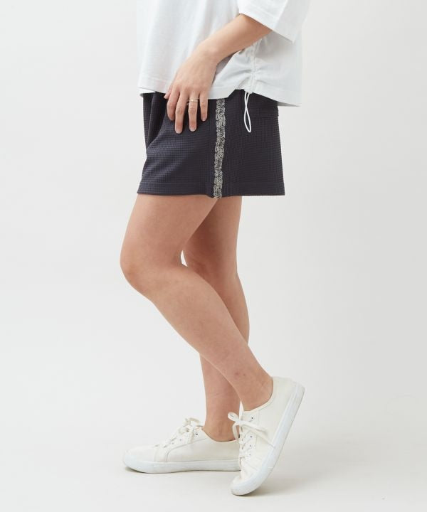 SURF＆Palms Vintage Embroidery Waffle Shorts by Kahiko - Ametsuchi