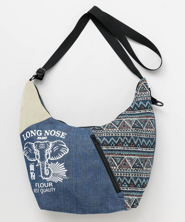 Bolso de mezclilla en forma de media luna de AMINA - Ametsuchi