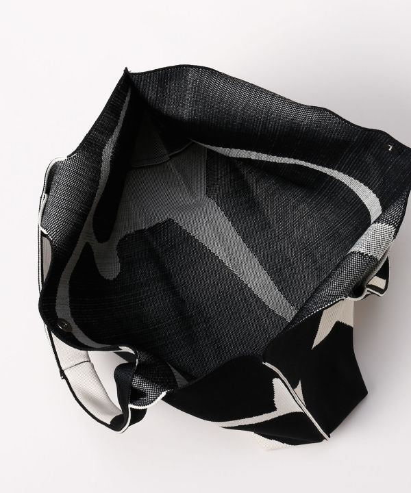 Curved Pattern Tote Bag by AMINA - Ametsuchi