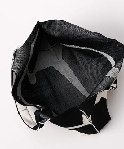 Curved Pattern Tote Bag by AMINA - Ametsuchi