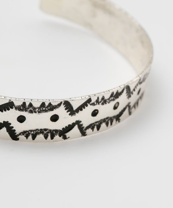 Geometric Pattern Engraved Bangle
