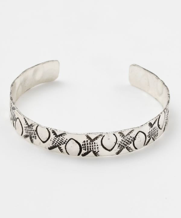 Geometric Pattern Engraved Bangle by AMINA - Ametsuchi