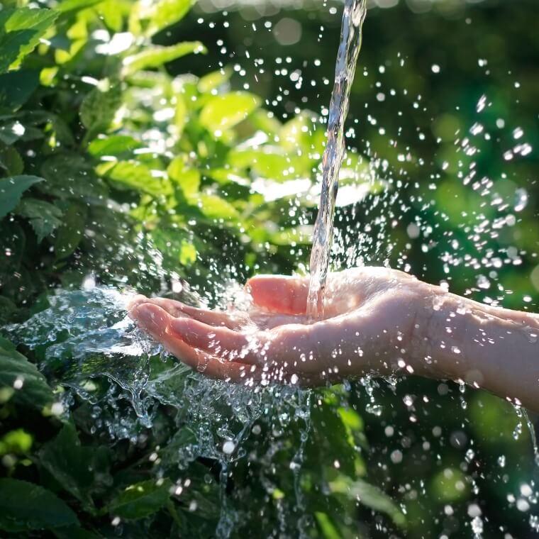 2. Lisez les instructions de lavage recommandées et Manipuler avec précaution