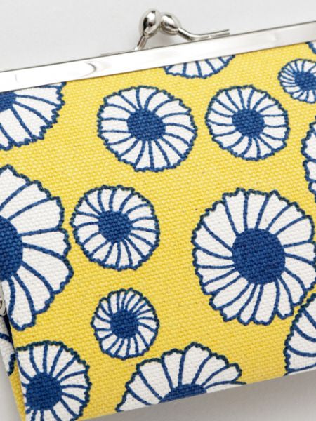 Retro Eastern Europe Motif GAMAGUCHI Clasp Wallet