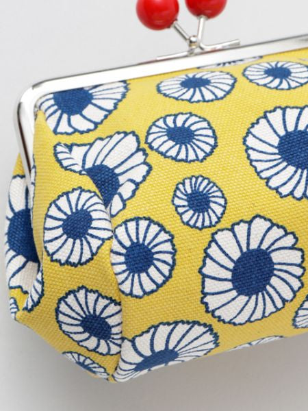 Retro Eastern Europe Motif GAMAGUCHI Clasp Pouch