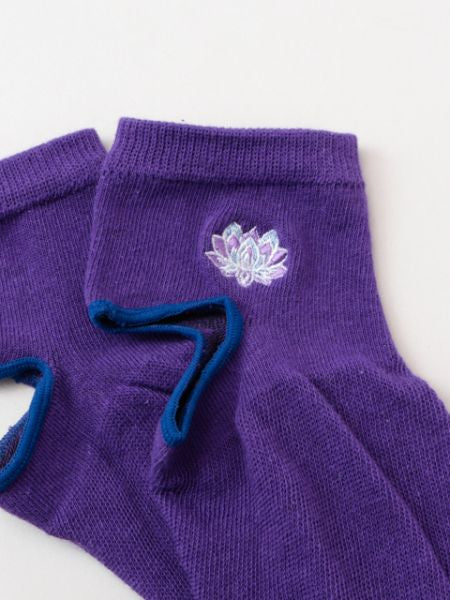 Embroidered Yoga Leg Covers by AMINA - Ametsuchi