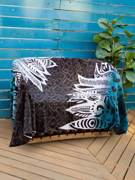 Geom Feather Pattern Decorative Cloth
