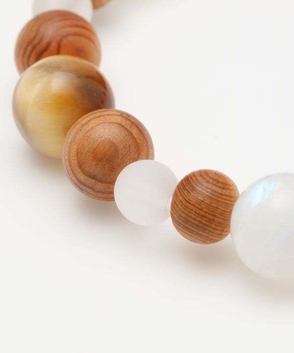 YAKUSUGI, Mondstein, Goldenes Tigerauge Armband Armreifen & Armbänder von 岩座 - Ametsuchi