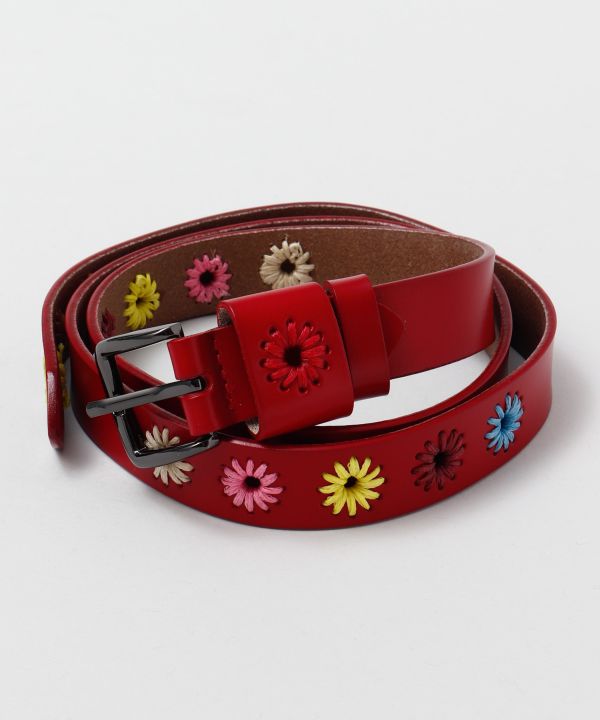 Cinturón de cuero con bordado de flores